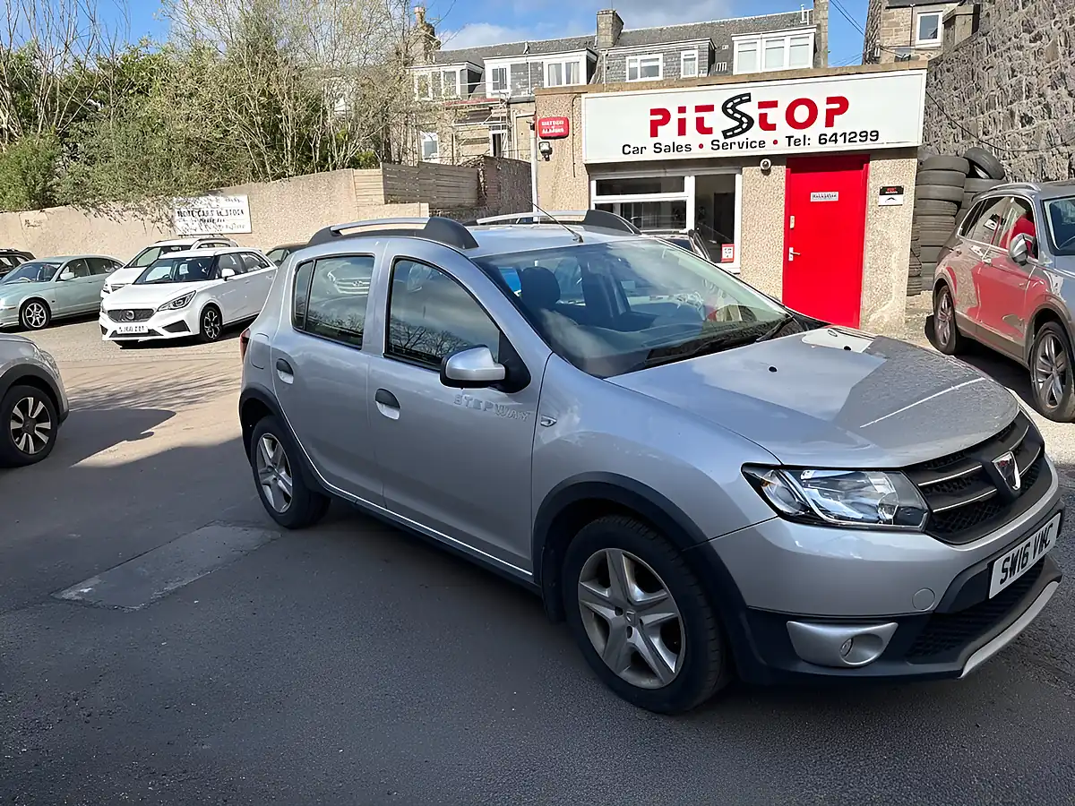 Used 2016 Dacia Sandero Stepway Laureate Silver - Interior and Exterior details 2