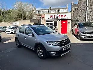 Used 2016 Dacia Sandero Stepway Laureate Silver - Interior and Exterior details 5