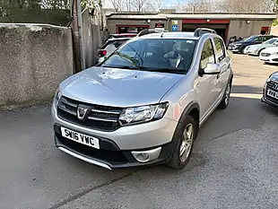 Used 2016 Dacia Sandero Stepway Laureate Silver - Interior and Exterior details 6