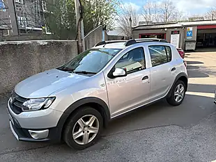 Used 2016 Dacia Sandero Stepway Laureate Silver - Interior and Exterior details 8