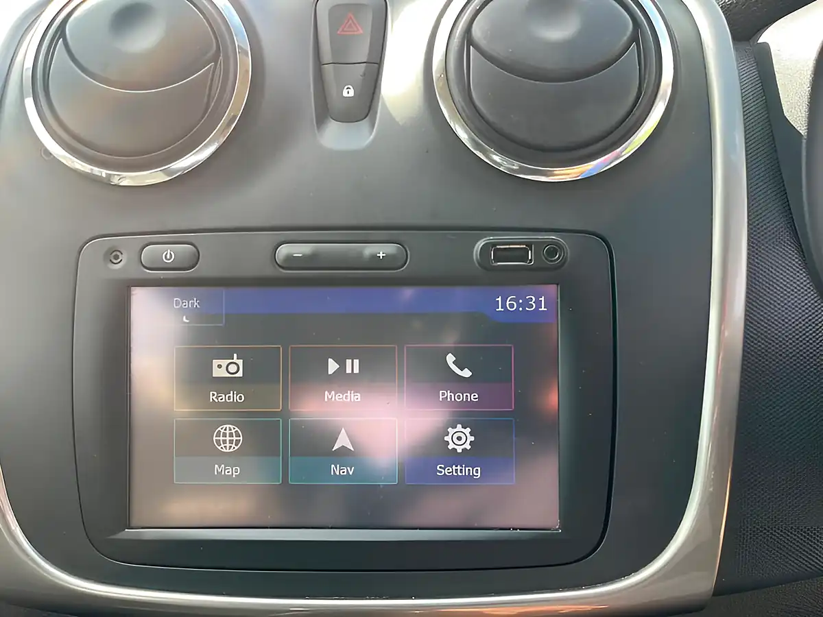 Used 2016 Dacia Sandero Stepway Laureate White - Interior and Exterior details 12