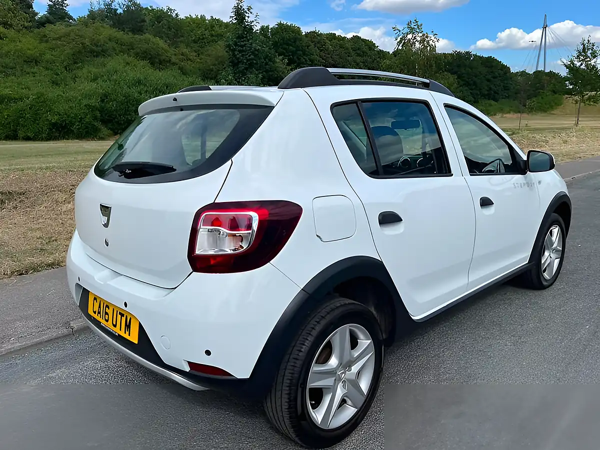 Used 2016 Dacia Sandero Stepway Laureate White - Interior and Exterior details 2