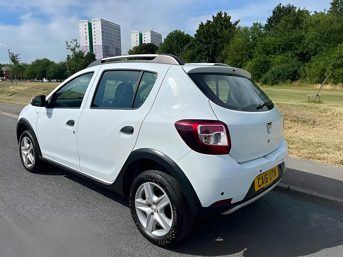 Used 2016 Dacia Sandero Stepway Laureate White - Interior and Exterior details 3