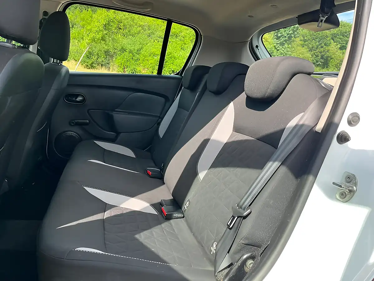 Used 2016 Dacia Sandero Stepway Laureate White - Interior and Exterior details 7
