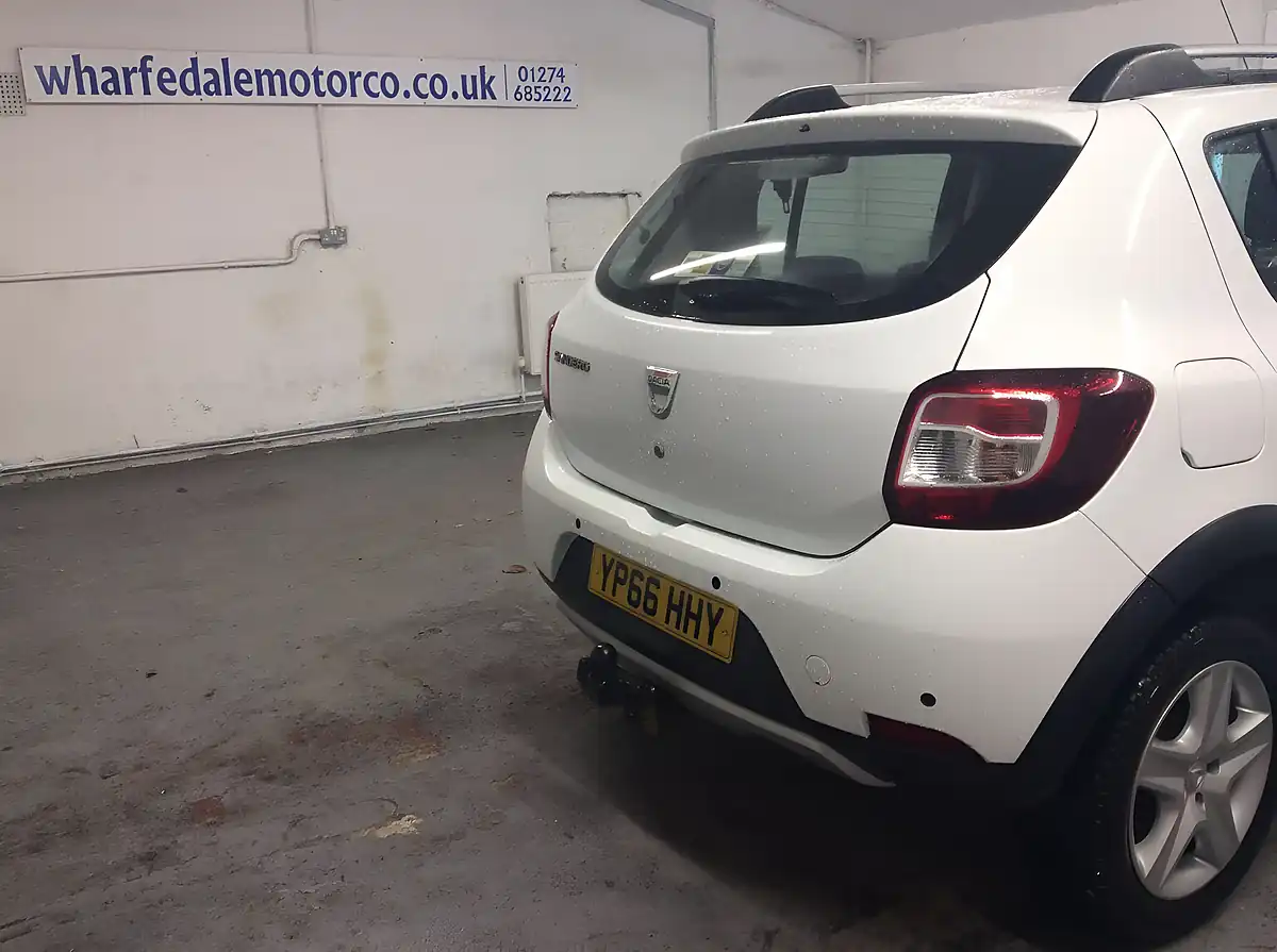 Used 2016 Dacia Sandero Stepway Laureate White - Interior and Exterior details 12