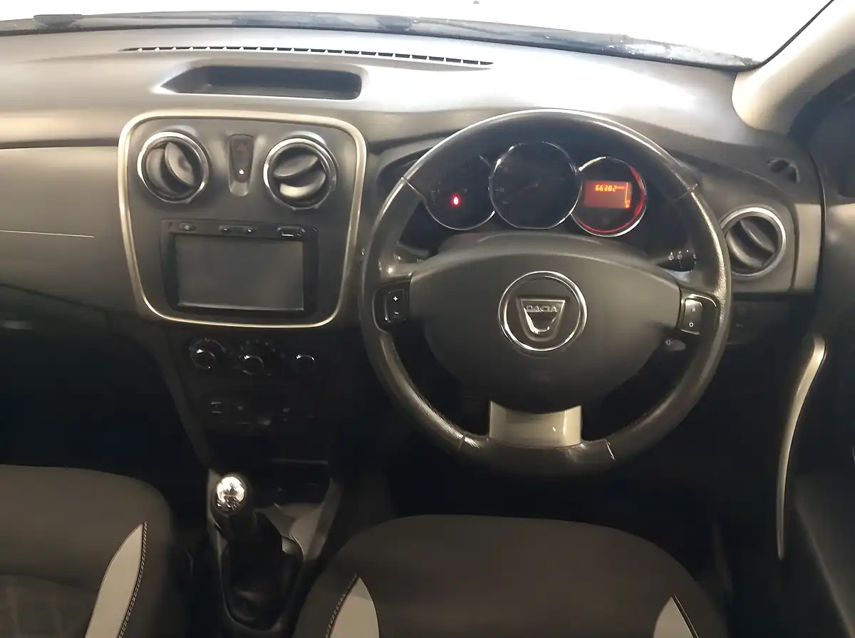 Used 2016 Dacia Sandero Stepway Laureate White - Interior and Exterior details 14