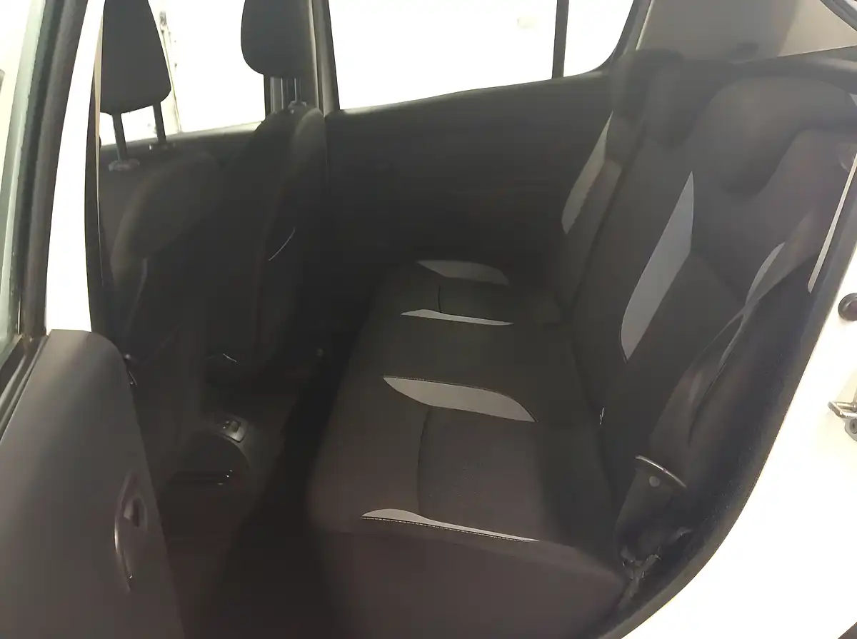 Used 2016 Dacia Sandero Stepway Laureate White - Interior and Exterior details 16