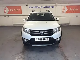 Used 2016 Dacia Sandero Stepway Laureate White - Interior and Exterior details 3