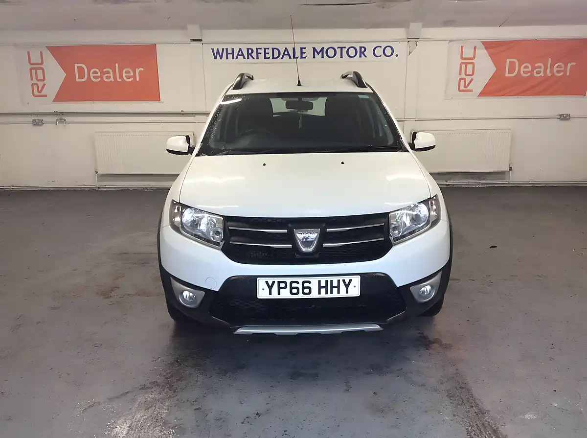 Used 2016 Dacia Sandero Stepway Laureate White - Interior and Exterior details 3