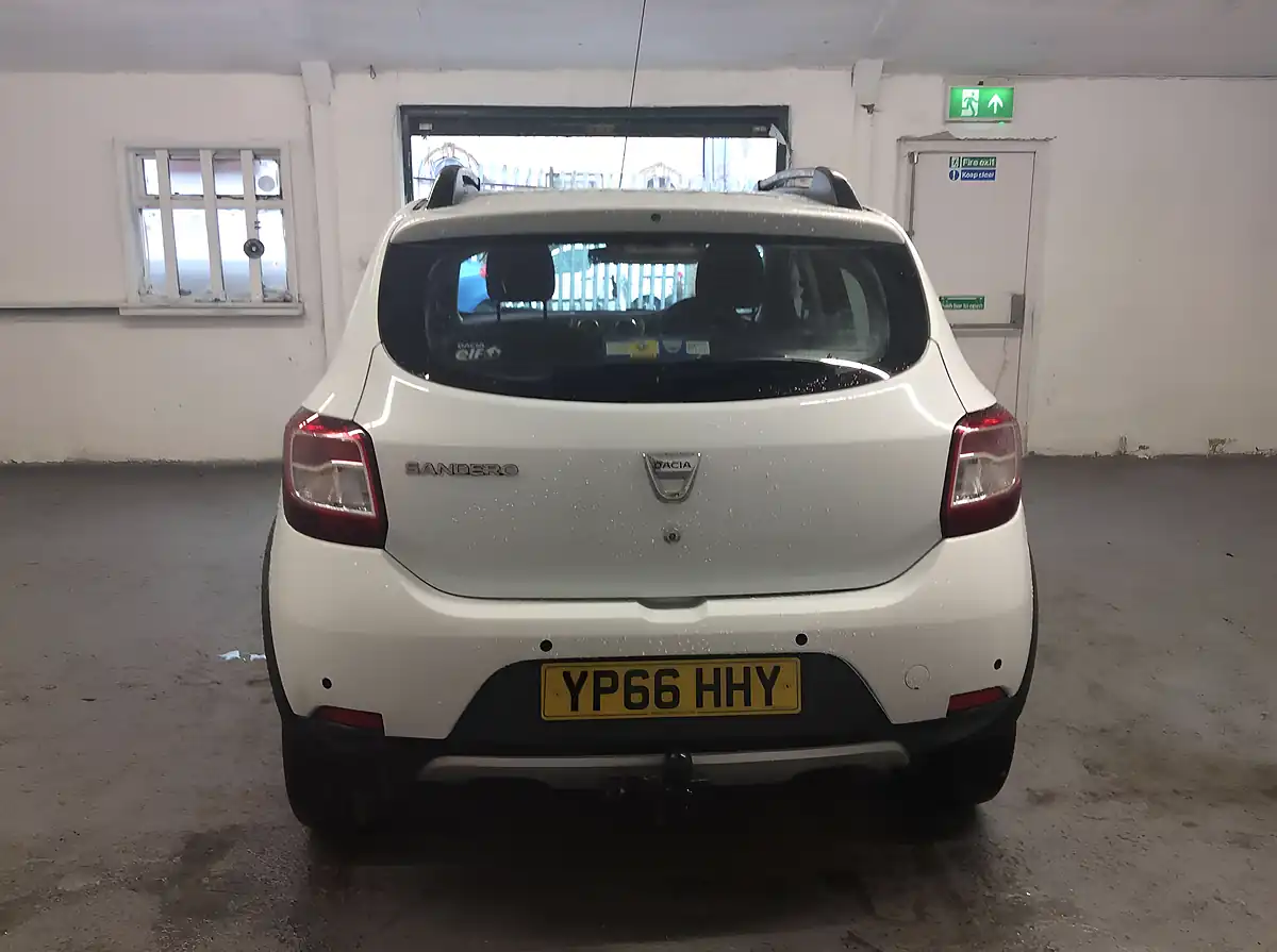 Used 2016 Dacia Sandero Stepway Laureate White - Interior and Exterior details 5