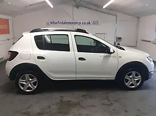 Used 2016 Dacia Sandero Stepway Laureate White - Interior and Exterior details 6