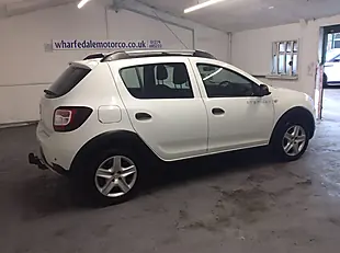 Used 2016 Dacia Sandero Stepway Laureate White - Interior and Exterior details 7