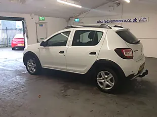Used 2016 Dacia Sandero Stepway Laureate White - Interior and Exterior details 8