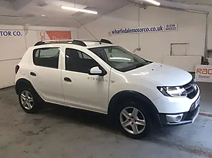 Used 2016 Dacia Sandero Stepway Laureate White - Interior and Exterior details 9