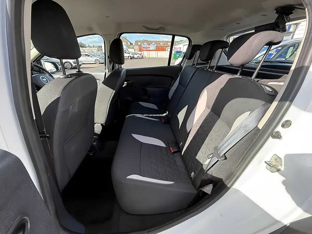 Used 2016 Dacia Sandero Stepway Laureate White - Interior and Exterior details 14