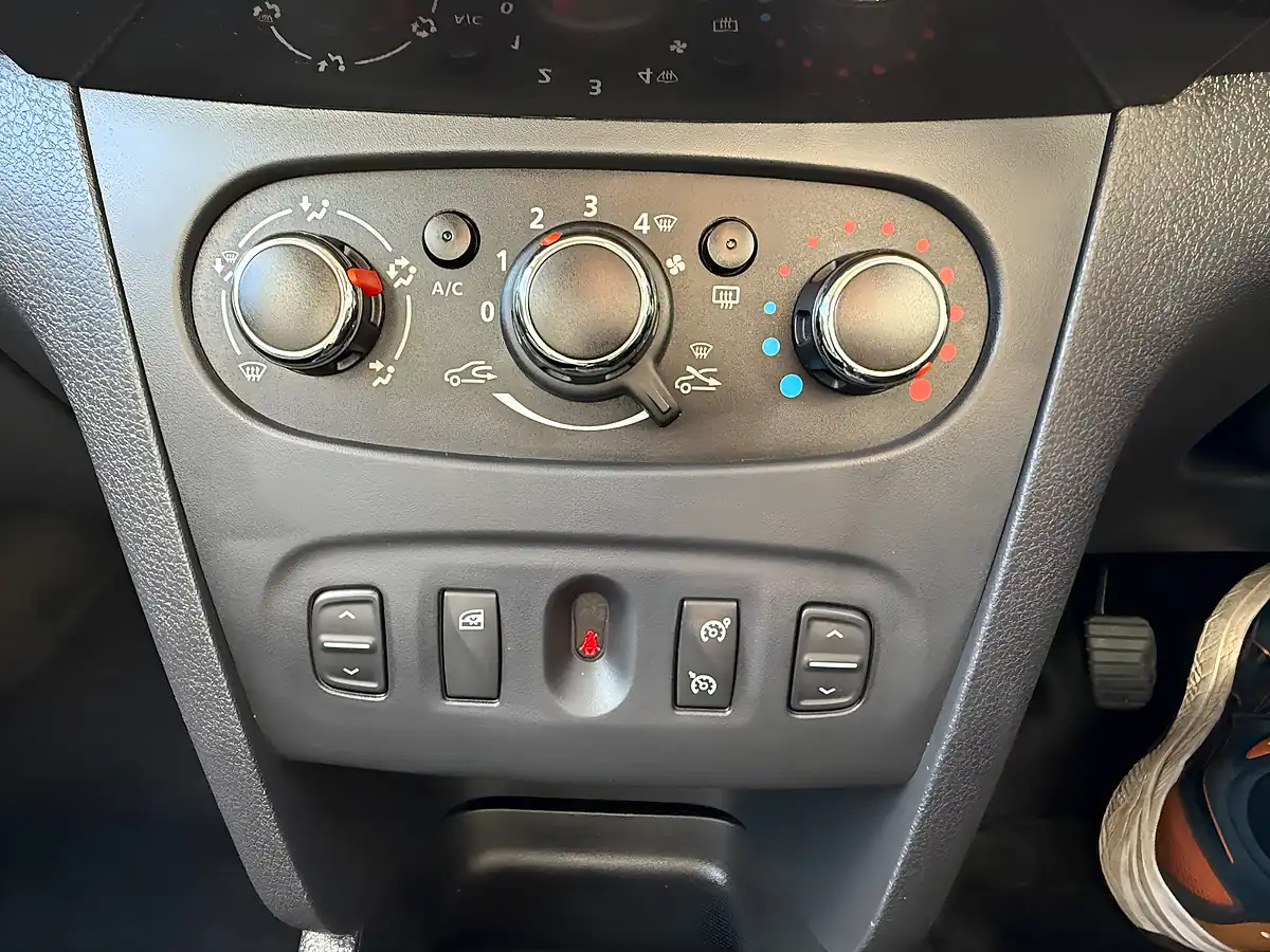 Used 2016 Dacia Sandero Stepway Laureate White - Interior and Exterior details 17