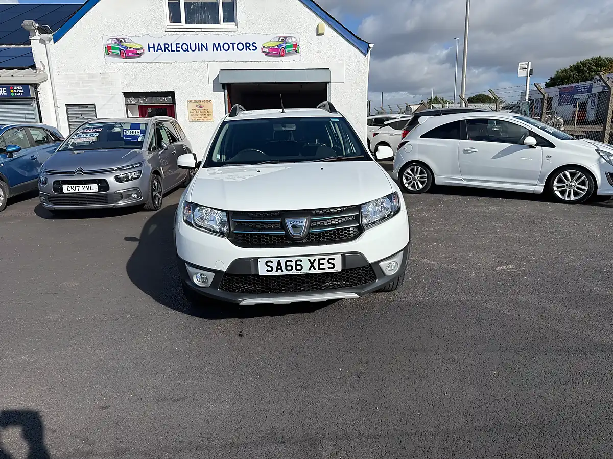 Used 2016 Dacia Sandero Stepway Laureate White - Interior and Exterior details 2
