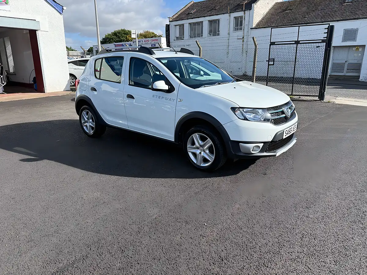 Used 2016 Dacia Sandero Stepway Laureate White - Interior and Exterior details 3