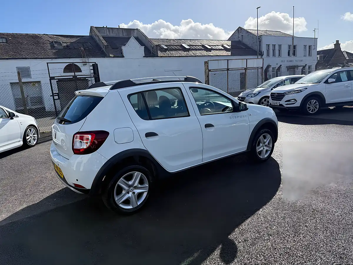 Used 2016 Dacia Sandero Stepway Laureate White - Interior and Exterior details 5