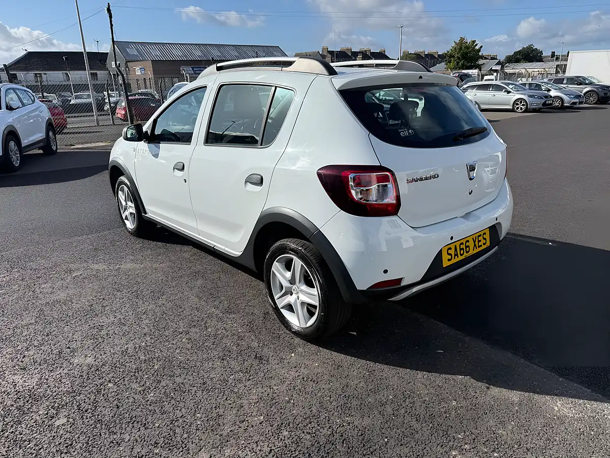 Used 2016 Dacia Sandero Stepway Laureate White - Interior and Exterior details 7