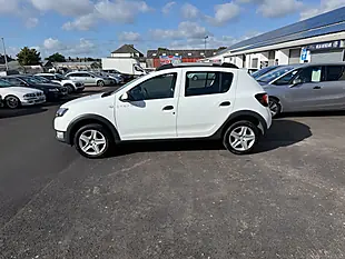 Used 2016 Dacia Sandero Stepway Laureate White - Interior and Exterior details 8