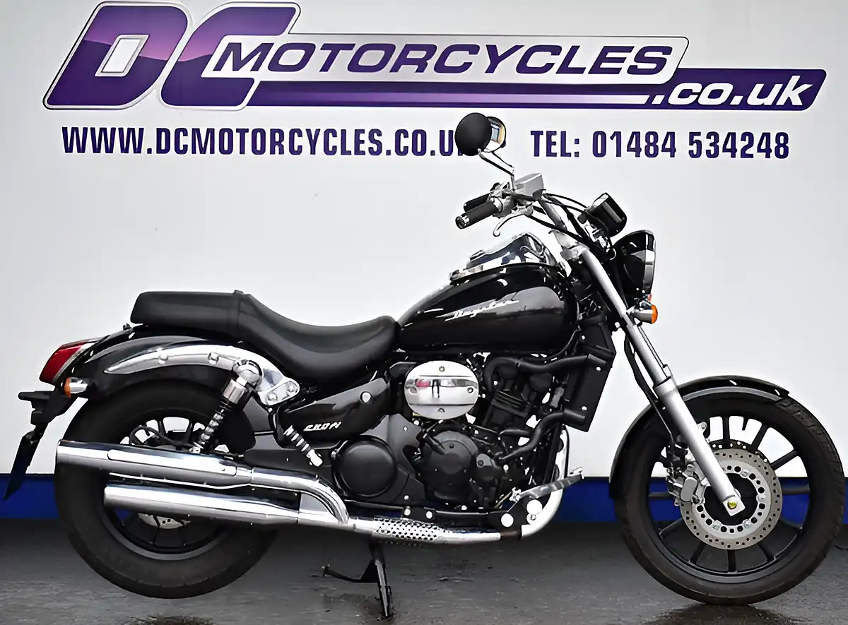 Used 2016 Daelim Daystar Black - Front View