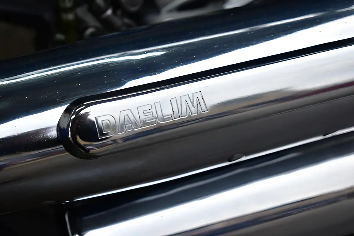 Used 2016 Daelim Daystar Black - Interior and Exterior details 16