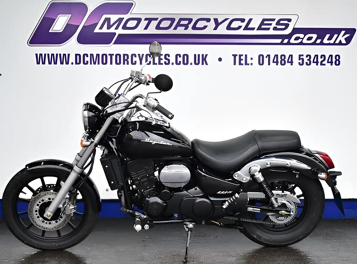 Used 2016 Daelim Daystar Black - Interior and Exterior details 5