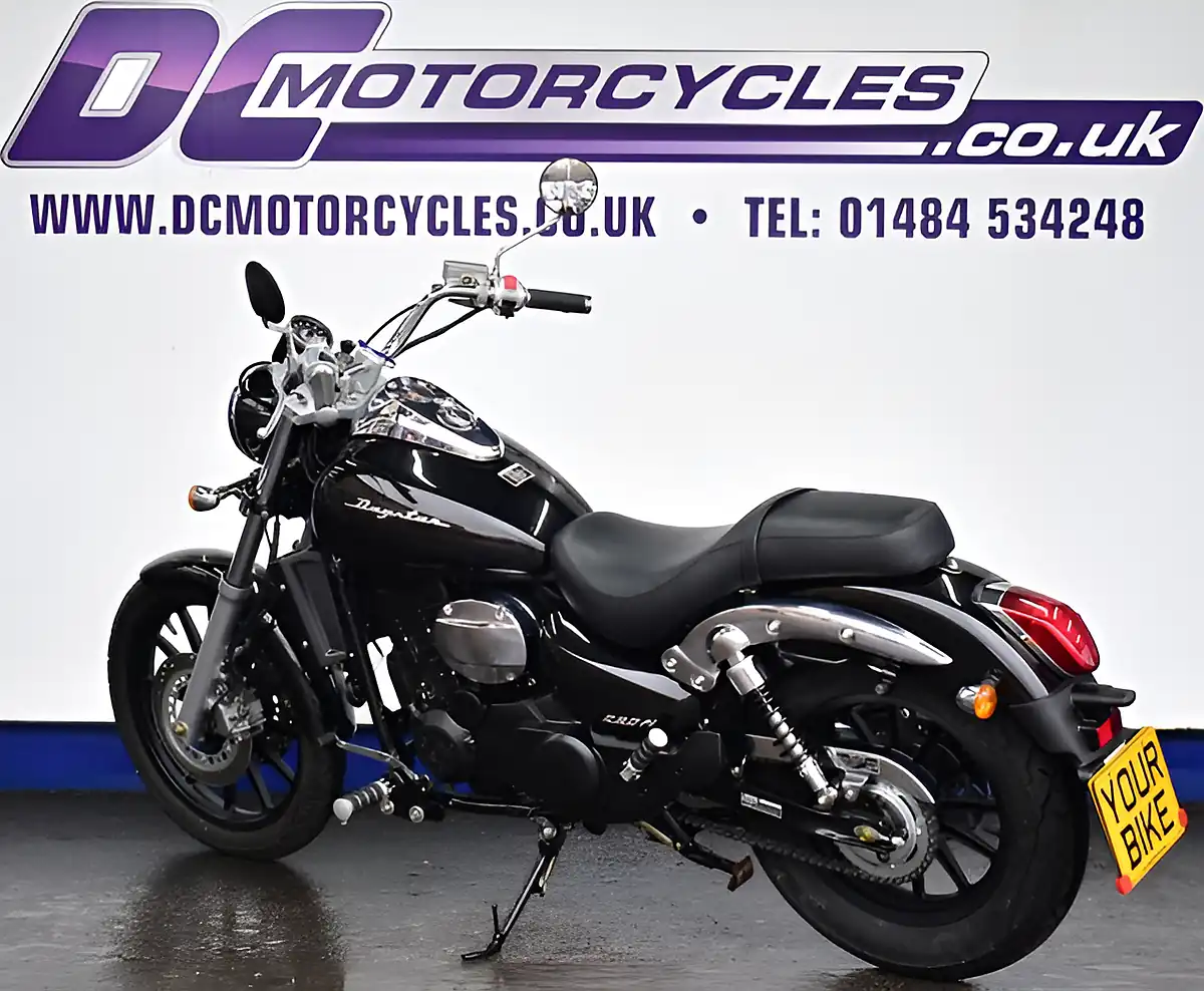 Used 2016 Daelim Daystar Black - Interior and Exterior details 6