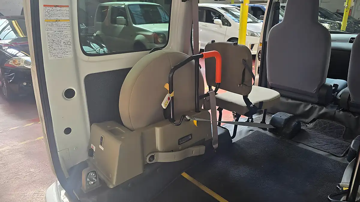 Used 2016 Daihatsu Hijet MPV Mobility Ramp White - Interior and Exterior details 12