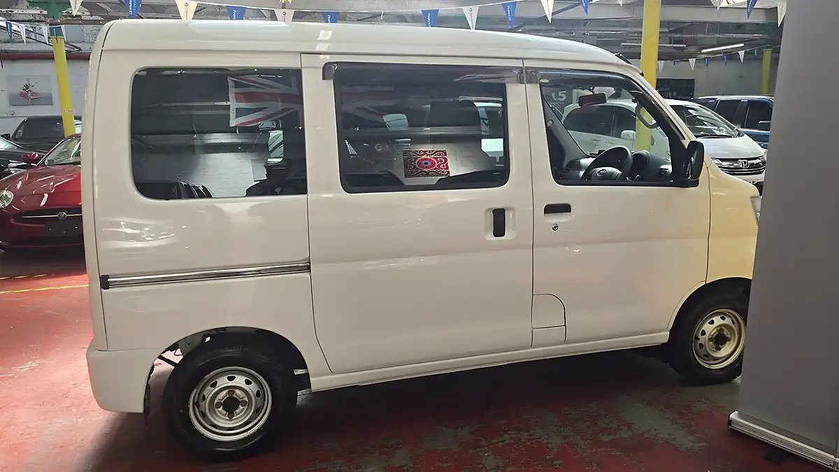 Used 2016 Daihatsu Hijet MPV Mobility Ramp White - Interior and Exterior details 18