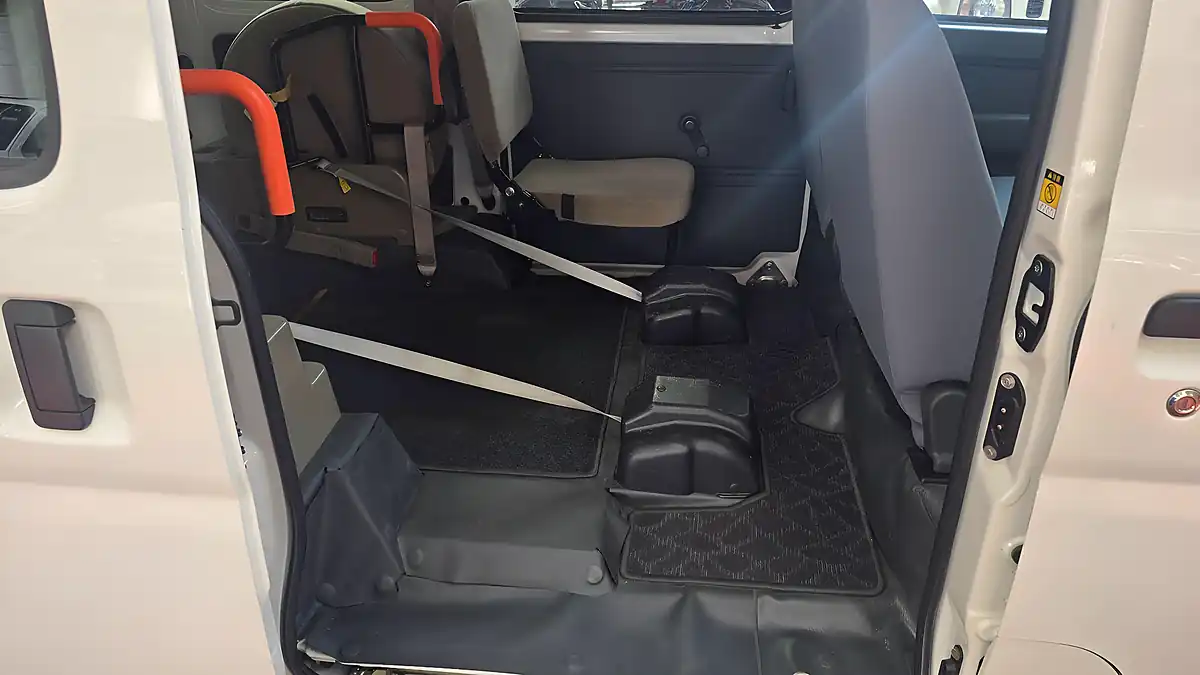Used 2016 Daihatsu Hijet MPV Mobility Ramp White - Interior and Exterior details 7