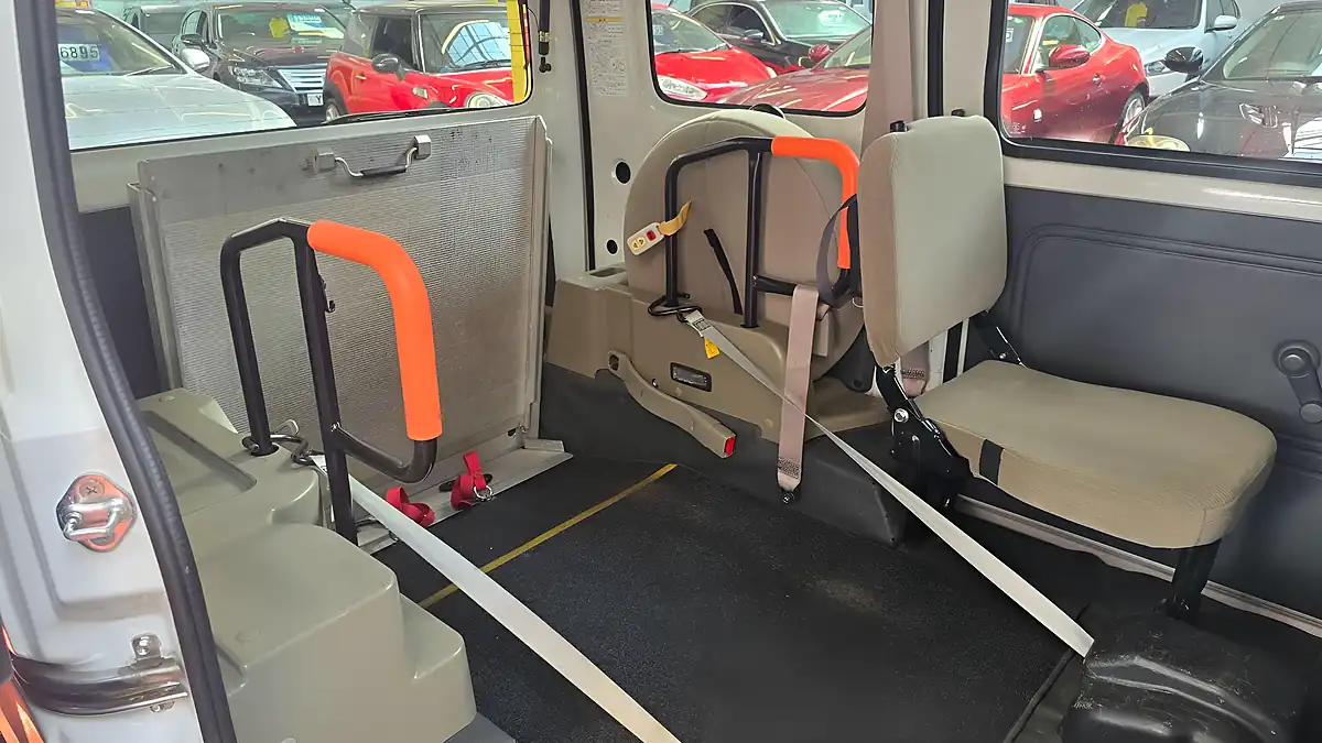 Used 2016 Daihatsu Hijet MPV Mobility Ramp White - Interior and Exterior details 8
