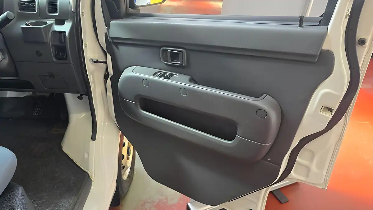 Used 2016 Daihatsu Hijet MPV Mobility Ramp White - Interior and Exterior details 9