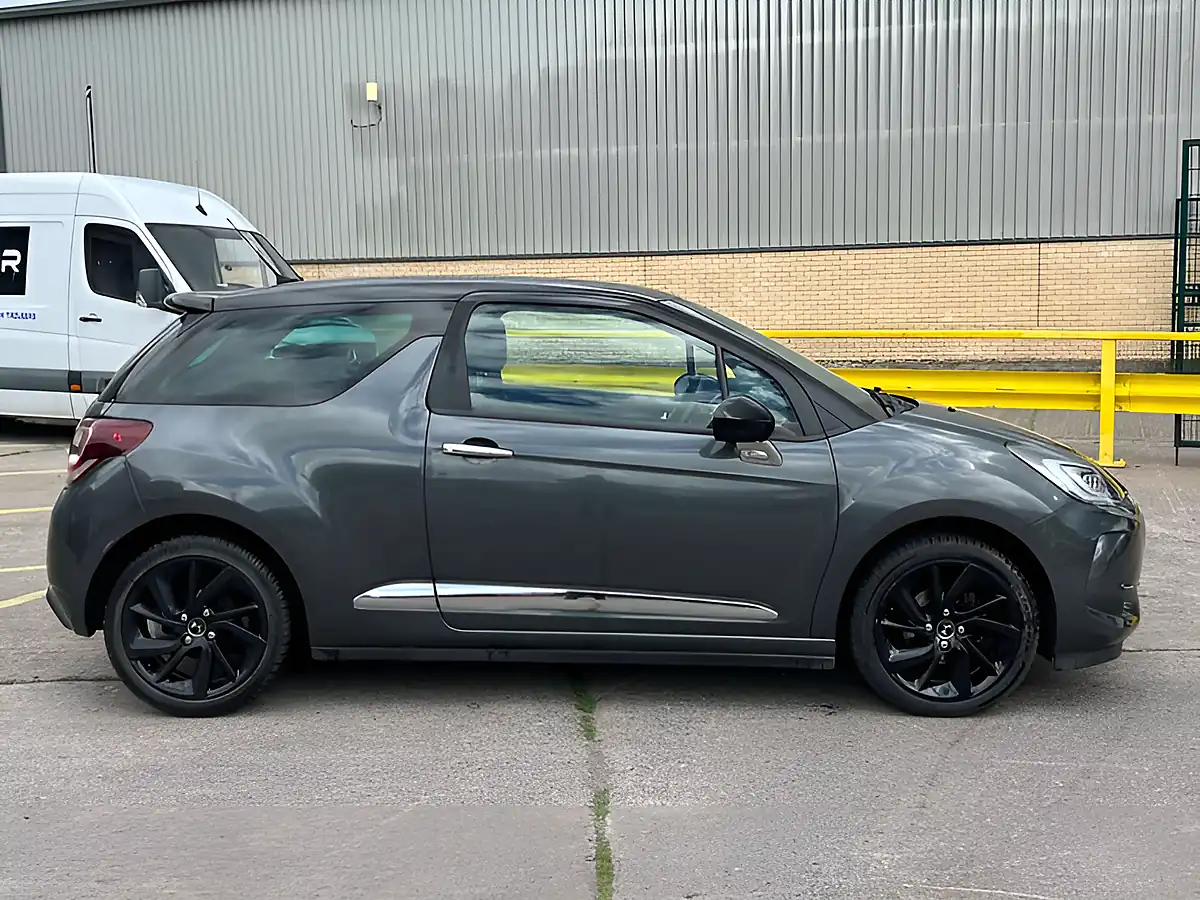 Used 2016 DS 3 Prestige Grey - Interior and Exterior details 2
