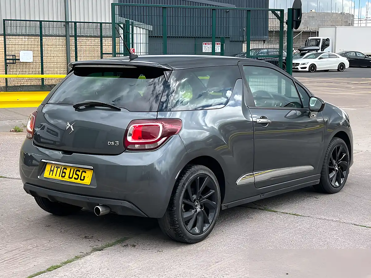Used 2016 DS 3 Prestige Grey - Interior and Exterior details 3