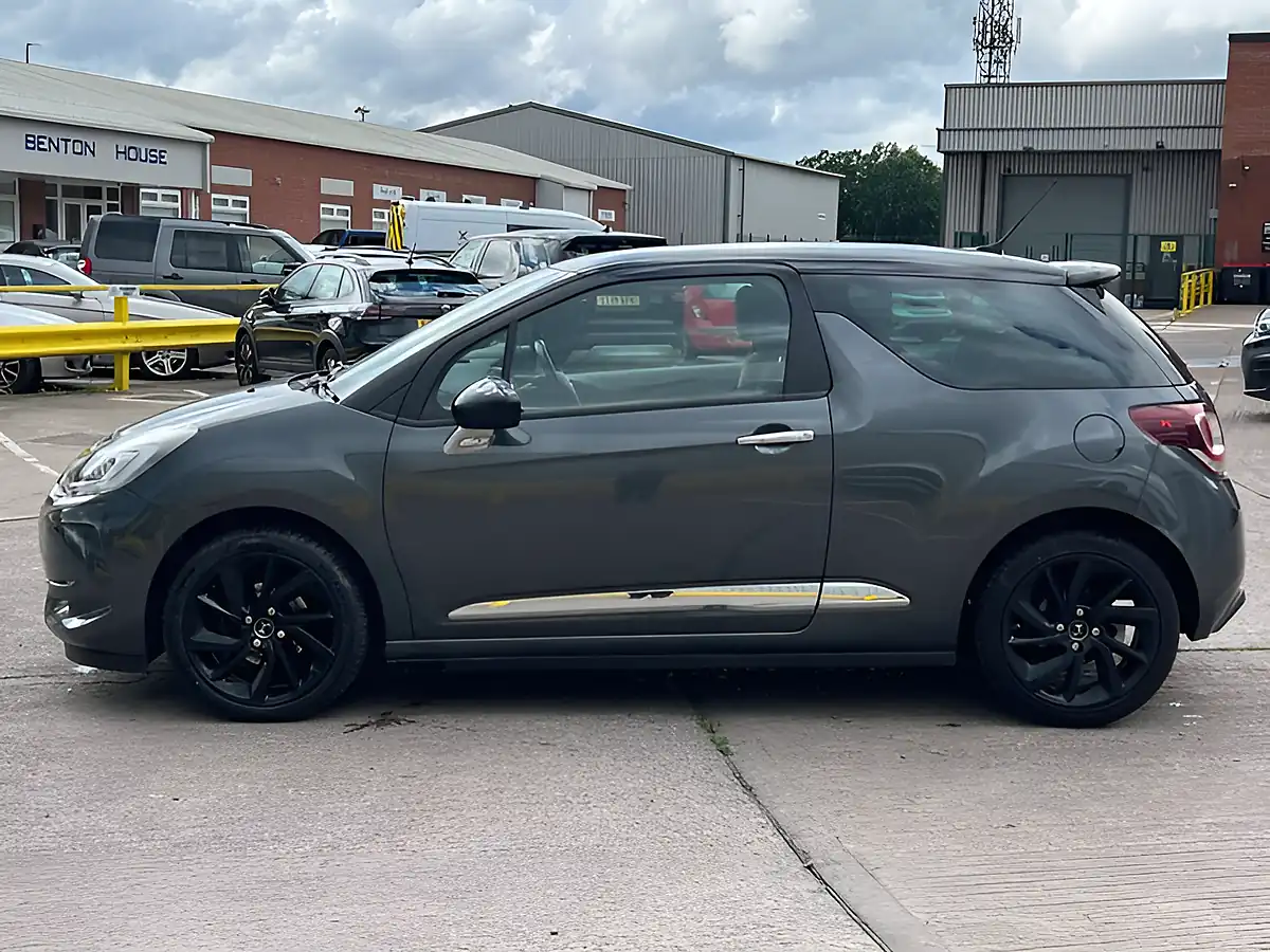 Used 2016 DS 3 Prestige Grey - Interior and Exterior details 7