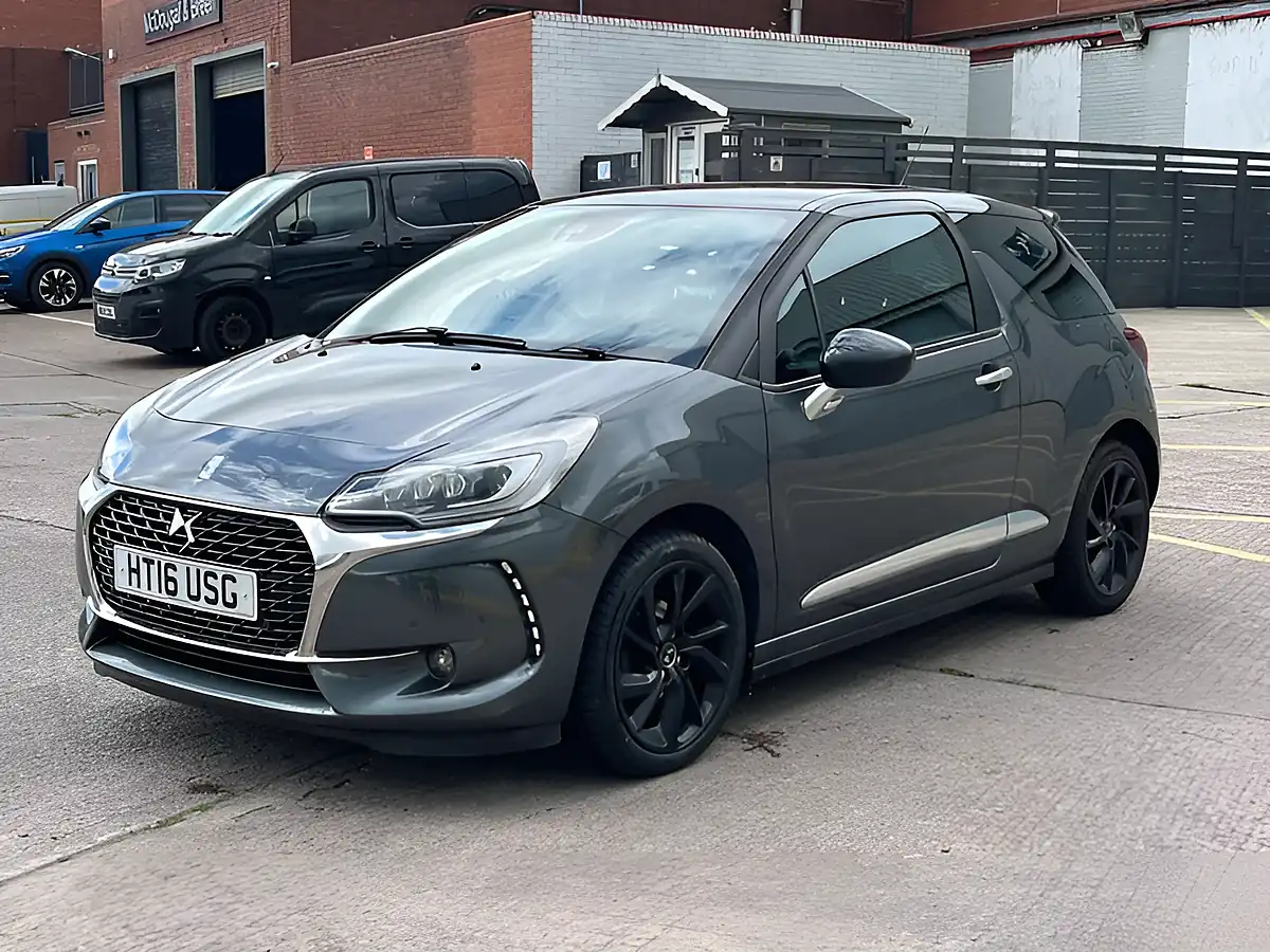 Used 2016 DS 3 Prestige Grey - Interior and Exterior details 9