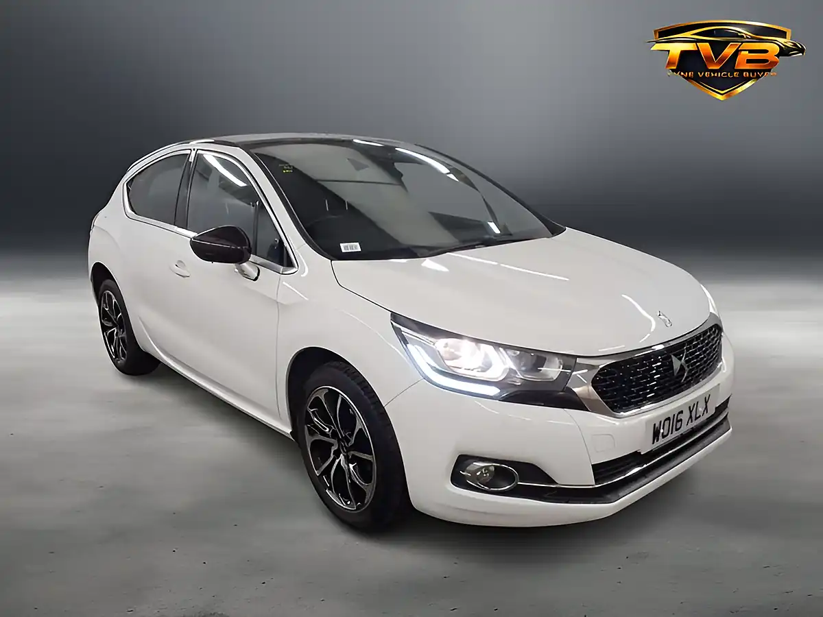 Used 2016 DS 4 Elegance Pearl White - Front View