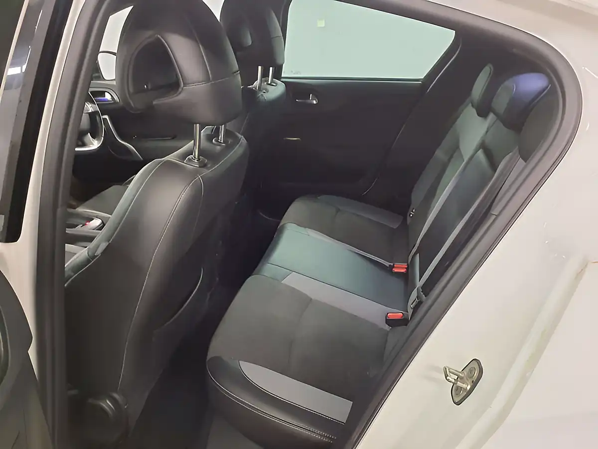 Used 2016 DS 4 Elegance Pearl White - Interior and Exterior details 13