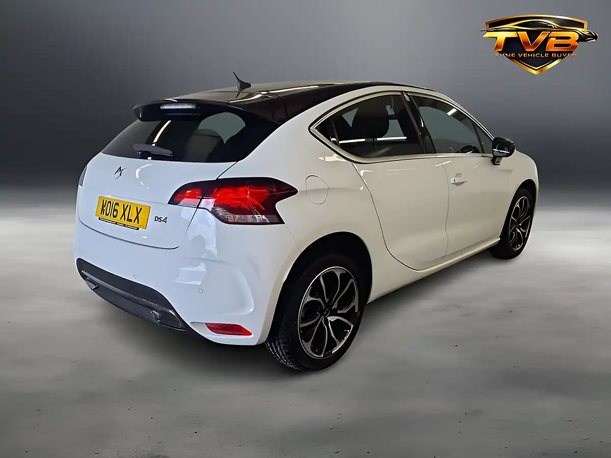 Used 2016 DS 4 Elegance Pearl White - Interior and Exterior details 2