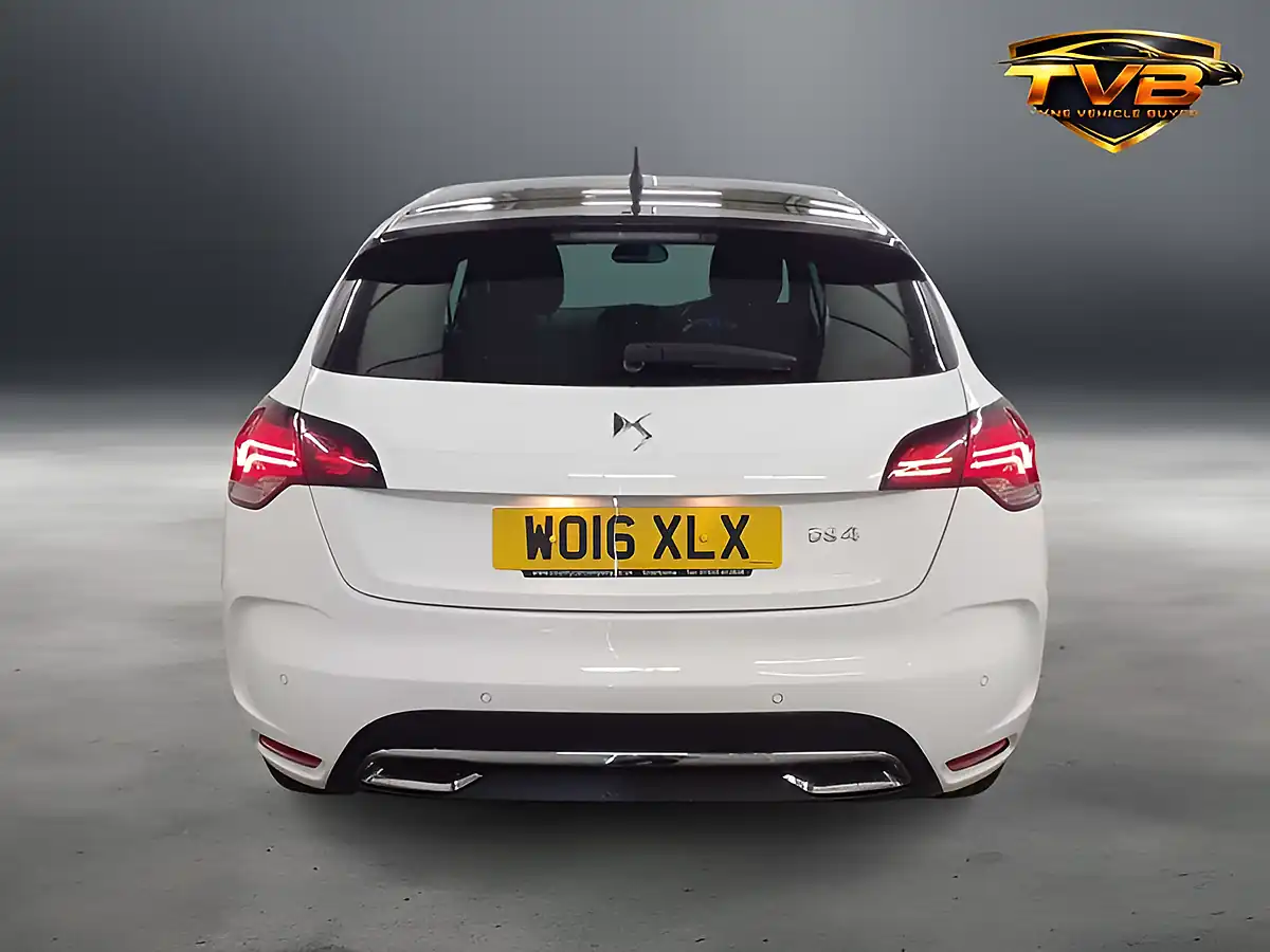Used 2016 DS 4 Elegance Pearl White - Interior and Exterior details 4