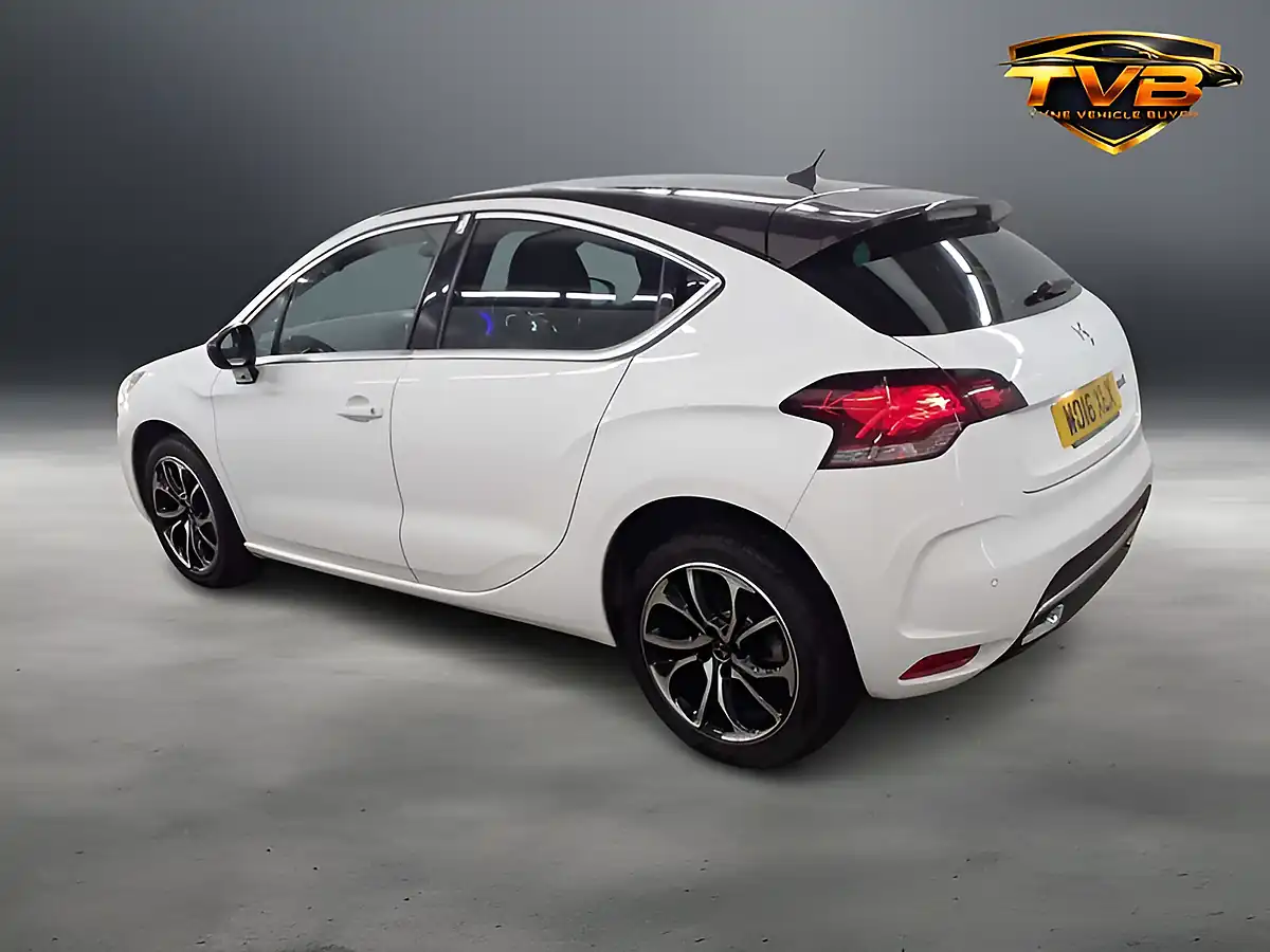 Used 2016 DS 4 Elegance Pearl White - Interior and Exterior details 5