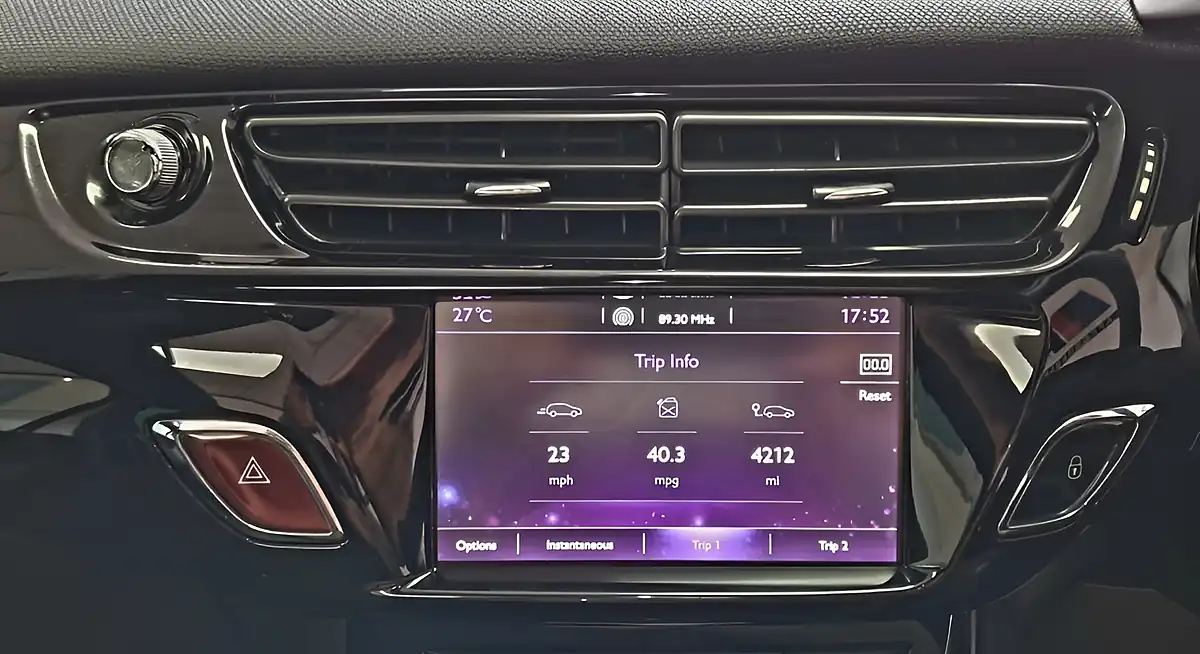 Used 2016 DS Automobiles DS 3 Cabrio Elegance White - Interior and Exterior details 14
