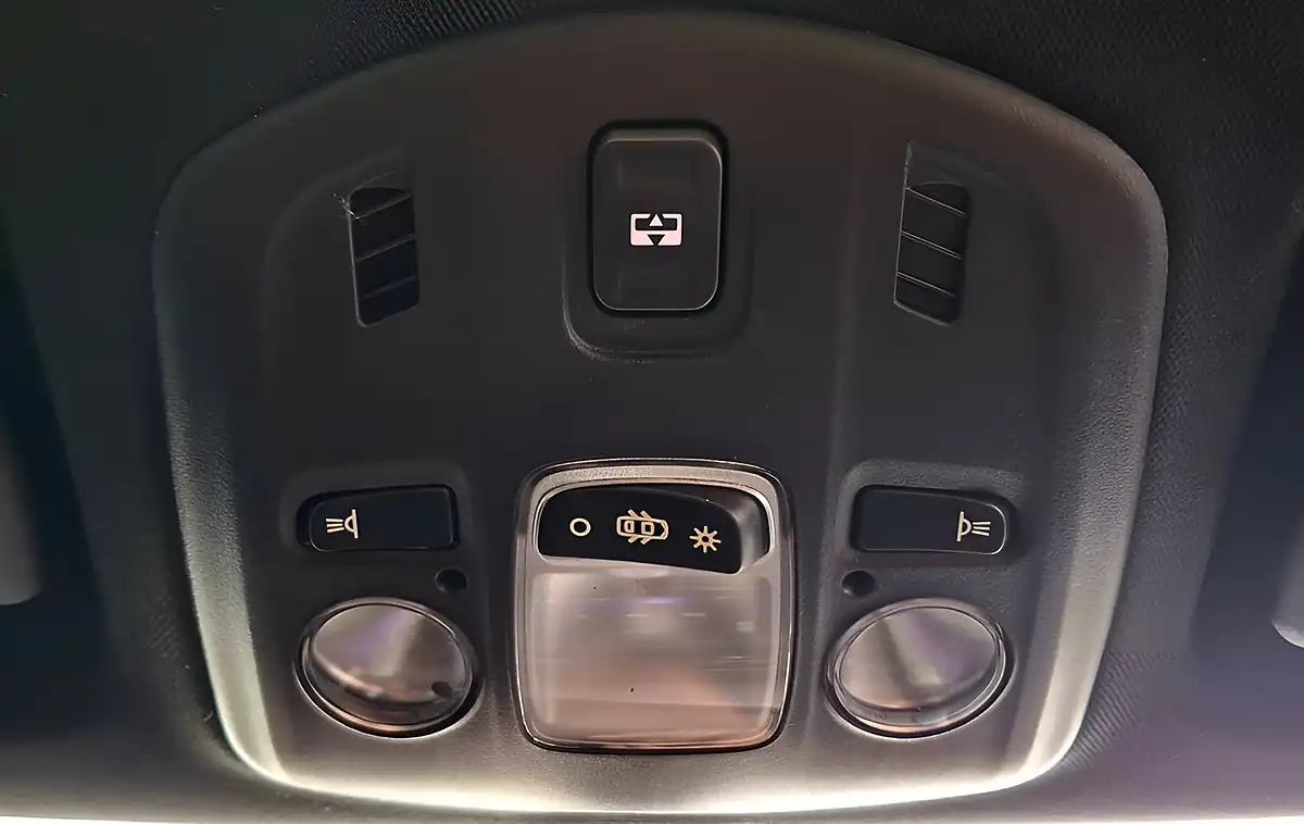 Used 2016 DS Automobiles DS 3 Cabrio Elegance White - Interior and Exterior details 17