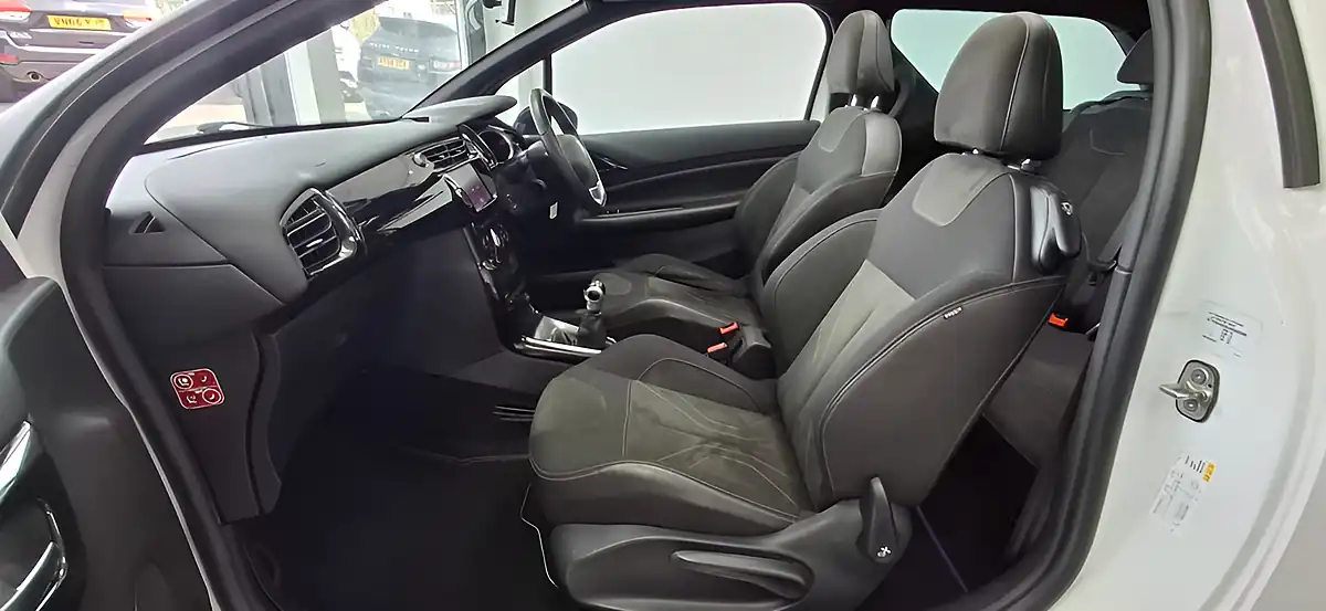 Used 2016 DS Automobiles DS 3 Cabrio Elegance White - Interior and Exterior details 19