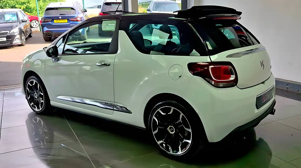 Used 2016 DS Automobiles DS 3 Cabrio Elegance White - Interior and Exterior details 3