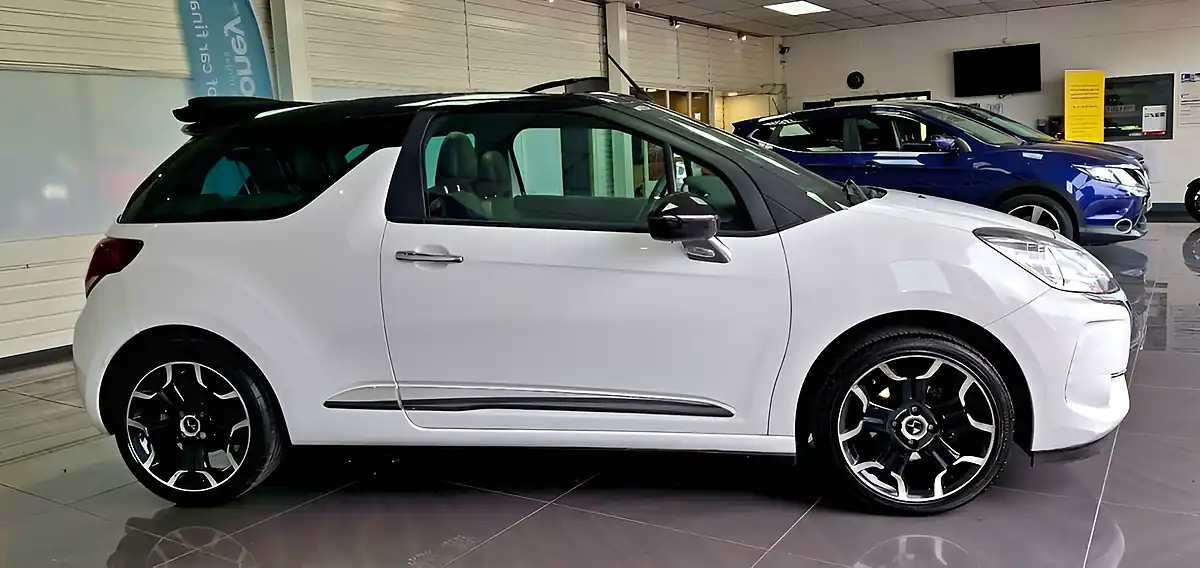 Used 2016 DS Automobiles DS 3 Cabrio Elegance White - Interior and Exterior details 6