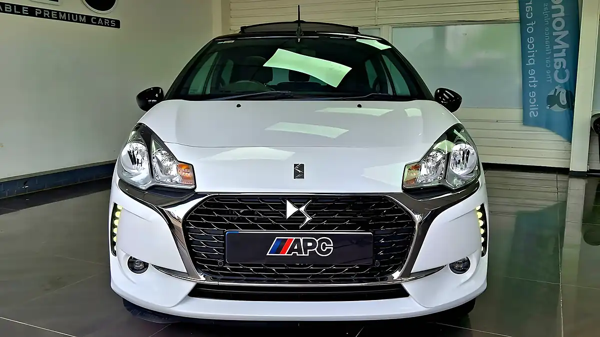 Used 2016 DS Automobiles DS 3 Cabrio Elegance White - Interior and Exterior details 8