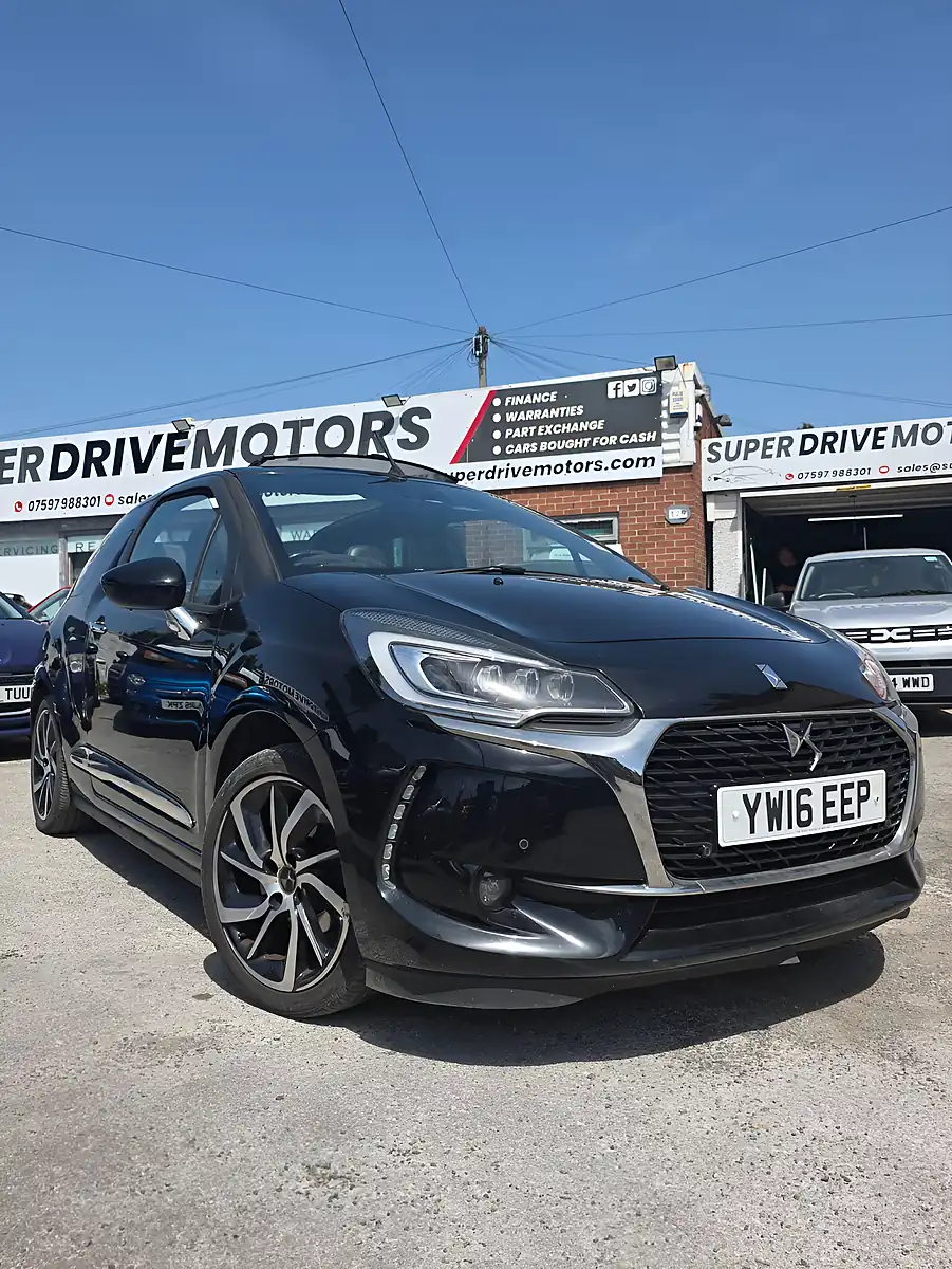 Used 2016 DS Automobiles DS 3 Cabrio Prestige Black - Front View